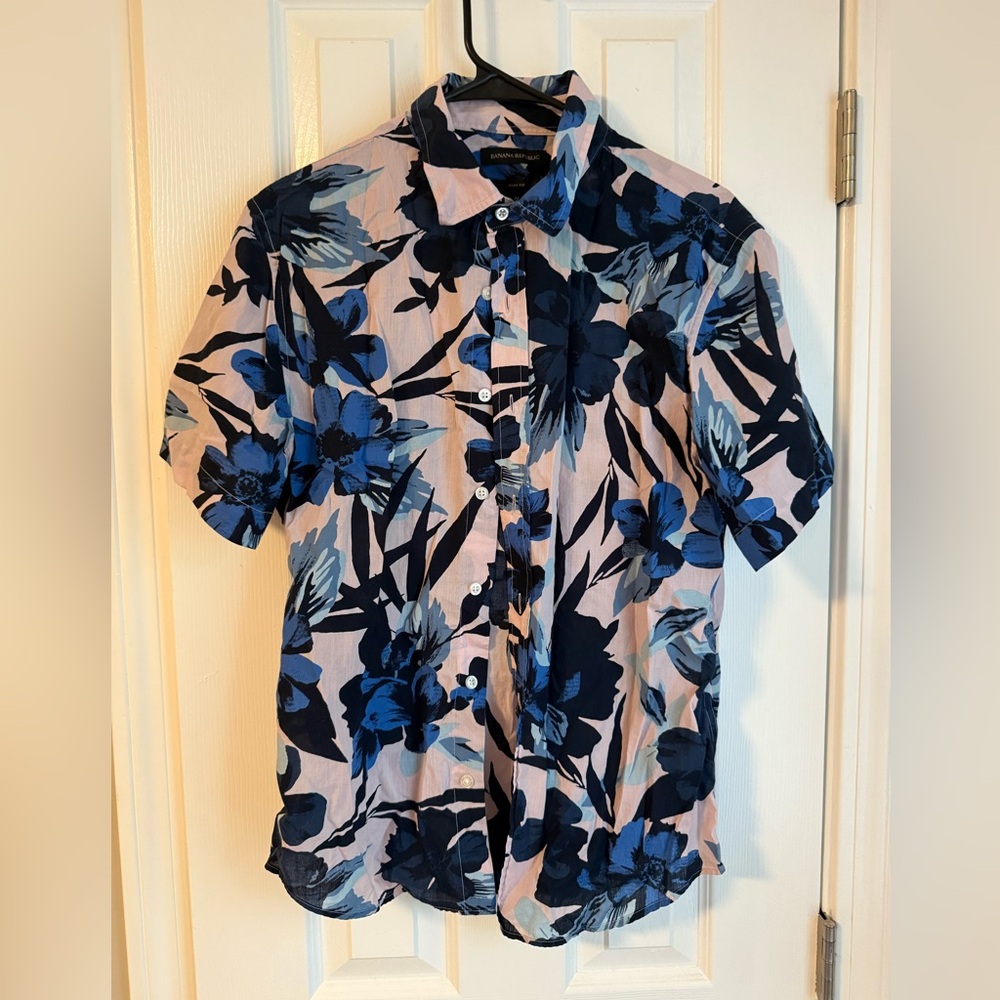 Banana Republic Blue and Black Floral Men's Shirt